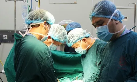 Suýt thiệt mạng vì khuyên răn nhầm... côn đồ