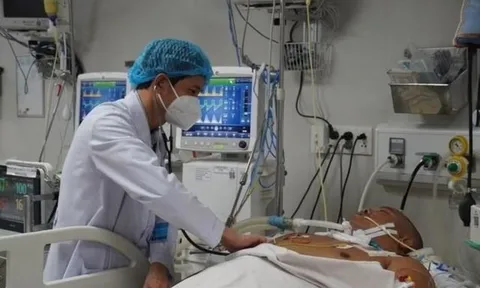 Cụ bà mắc uống ván phải nhập viện gấp sau khi tự rạch mụn ở ngón chân