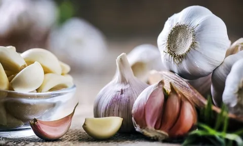 Tỏi tốt cho sức khỏe nhưng ăn theo cách này sẽ “lợi bất cập hại”