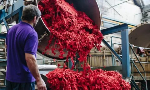 Hóa chất độc hại trong quần áo: Nguy cơ tiềm ẩn đối với sức khỏe