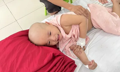 Lời khẩn cầu của cha mẹ bé gái 3 tuổi mắc bệnh hiểm nghèo