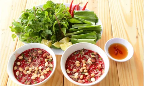 Liệt nửa người vì sở thích ăn tiết canh, rau sống