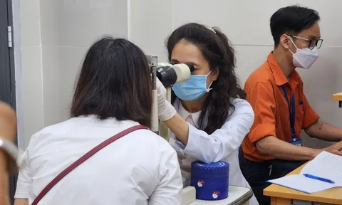 Đau mắt đỏ tăng cao, ngành y tế TP HCM đã tìm ra tác nhân gây bệnh