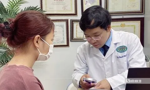 Gia đình 4 người bị hàng trăm “hạt cơm” do đi chung dép