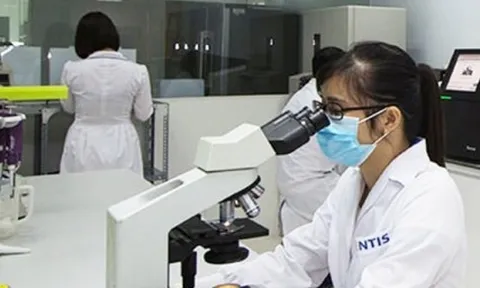 Người đàn ông có với vợ hai con, 10 năm sau mới biết mình vô sinh