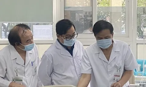 Bệnh viện triển khai cấp cứu thảm họa để tiếp nhận nạn nhân vụ cháy chung cư mini