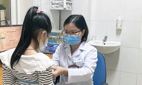 Cảnh báo gia tăng dậy thì sớm ở trẻ