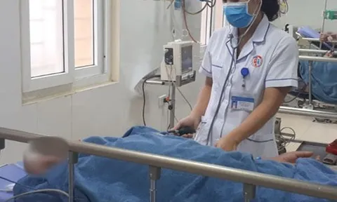 Cô gái trẻ sốc phản vệ sau 10 phút tự ý mua thuốc về uống