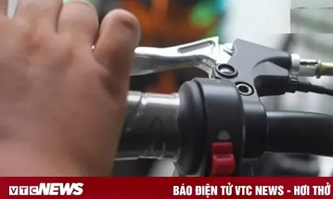 Vặn tay ga xe máy lao vào tường, bé 26 tháng tuổi bị chấn thương sọ não