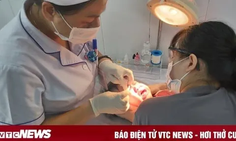 Nghỉ việc, cách ly cả nhà như thời COVID-19 vì đau mắt đỏ