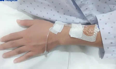 Vào bệnh viện lọc máu sau khi uống 3 ly rượu