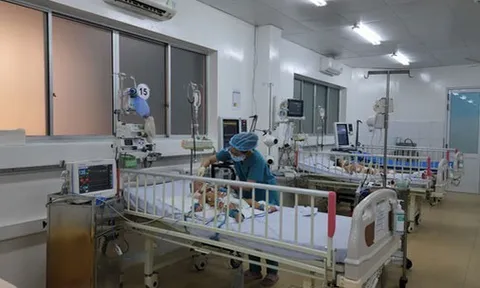 Nguy hiểm khi chuyển tuyến bệnh nhi tay chân miệng