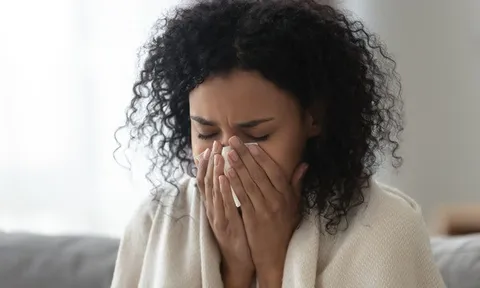 Chữa nghẹt mũi bằng cách bấm huyệt xoang theo Tiktok: Đúng hay sai?