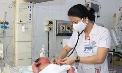 Một sản phụ Hà Tĩnh sinh con trai nặng hơn 6kg