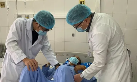 Cứu sống bệnh nhân vết thương thấu bụng hoại tử ruột nguy kịch