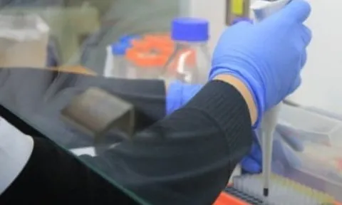 Xét nghiệm ADN, ông bố bàng hoàng khi biết 3 con trai không phải con ruột