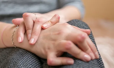 Cô gái nằm liệt giường ở tuổi 25 và lời cảnh tỉnh về sai lầm nhiều người mắc