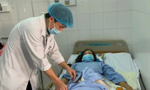 Xuyên đêm phẫu thuật cứu bệnh nhân gặp nạn từ cao rơi vào cọc gỗ