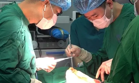 Người phụ nữ đi từ Quảng Nam, bất ngờ ngất xỉu khi ra tới bến xe Nước Ngầm