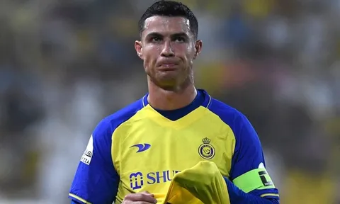 Truyền thông Anh: "Ronaldo bị sốc khi Messi khoe Quả bóng vàng thứ 8..."