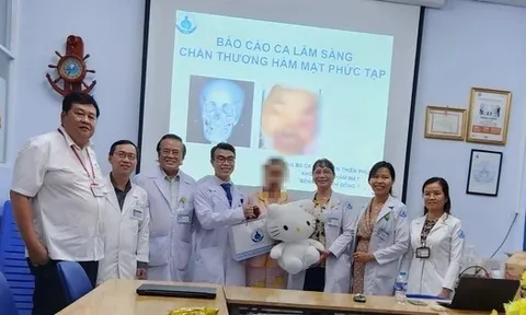 Bác sĩ xuyên đêm phẫu thuật cứu bé gái đa chấn thương vùng mặt vì tai nạn giao thông