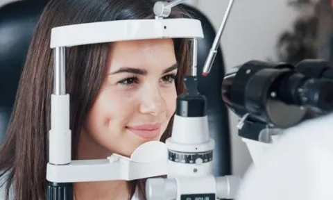 Cholesterol cao là ‘quả bom hẹn giờ’, nếu thấy 3 dấu hiệu này ở mắt thì đừng bỏ qua