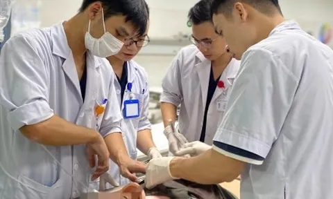 Phẫu thuật khẩn cứu người bị thương nặng nhất vụ tai nạn liên hoàn ở Lạng Sơn