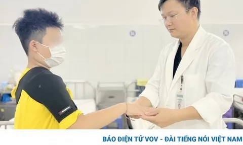 Bé trai 10 tuổi kêu đau đầu rồi đột quỵ não
