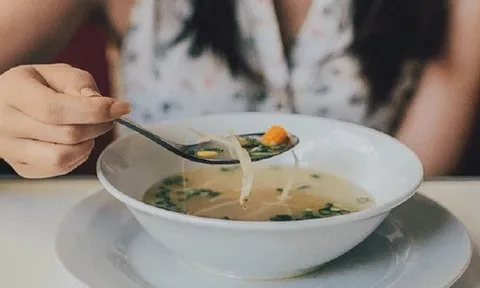 Cô gái 25 tuổi bị gan nhiễm mỡ nặng sau khi giảm cân trong 6 tháng