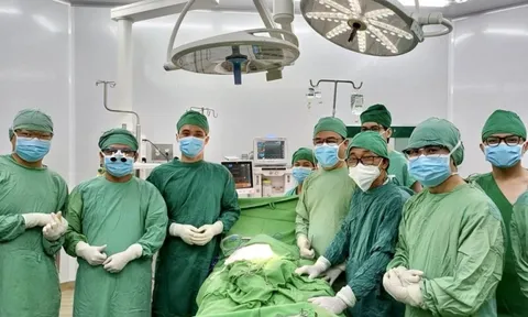 Phẫu thuật cho bệnh nhi dị tật bẩm sinh cơ quan tiết niệu, xương khớp