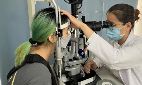 Cô gái 22 tuổi mắc bệnh tiểu đường, biến chứng vào mắt gây đục thủy tinh thể