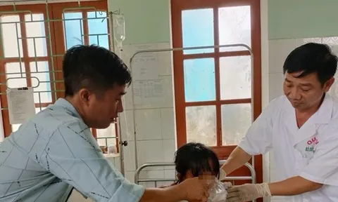 Mâu thuẫn chuyện gia đình, cháu bé 11 tuổi ăn lá ngón tự tử