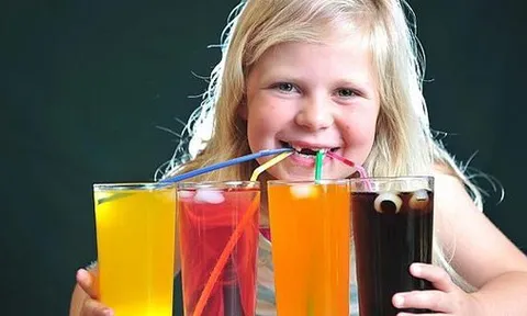 Trẻ uống nhiều thứ tưởng vô hại này, lớn lên dễ nghiện rượu