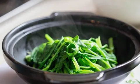 Dân mạng mách nhau cách phân biệt rau muống sạch - bẩn: Chuyên gia nói 'chỉ là đoán mò'