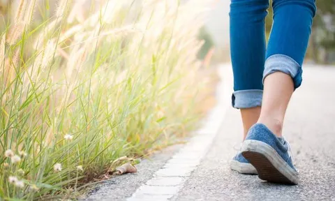 Kiểu đi bộ lạ lùng nhưng có nhiều lợi ích bất ngờ: Giáo sư Mỹ hướng dẫn cách làm