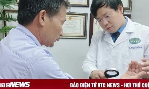 Đắp nhựa cây xương rồng trị viêm da, người đàn ông không cầm nổi đũa để ăn cơm