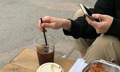 Người đàn ông 35 tuổi gan trắng xoá do uống một ly này mỗi ngày, nguy cơ ung thư tăng cao