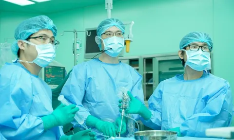 Người đàn ông tái phát u trong sọ, bác sĩ dùng kỹ thuật mới để giải quyết