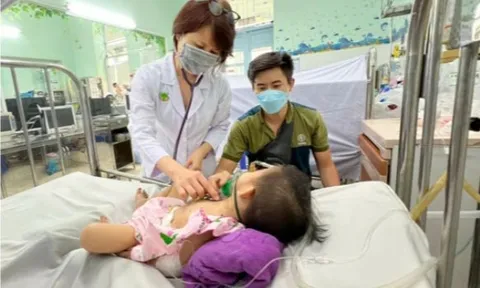 Trẻ mắc bệnh hô hấp tăng, các bệnh viện họp khẩn