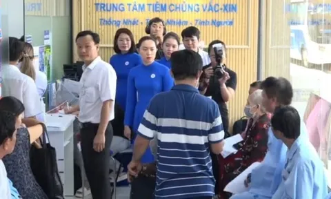 Mở trung tâm tiêm chủng vắc-xin dành cho người lớn tuổi, có bệnh nền