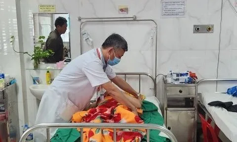 Người phụ nữ bị gãy cột sống, đứt tủy sống sau khi té xuống giếng