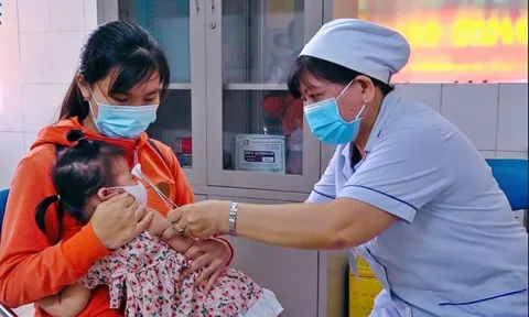 Tp.HCM cạn kiệt vắc-xin tiêm chủng mở rộng, mòn mỏi chờ cung ứng