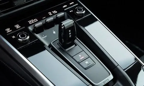 Điểm qua hàng loạt thiết kế cần số độc lạ trên các dòng xe