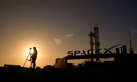 SpaceX của tỷ phú Elon Musk “lấn sân” sang dịch vụ giám sát tình báo?