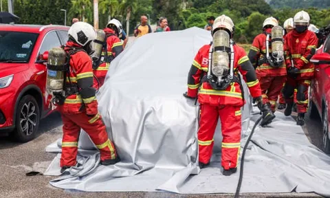 Chữa cháy xe điện bằng... chăn