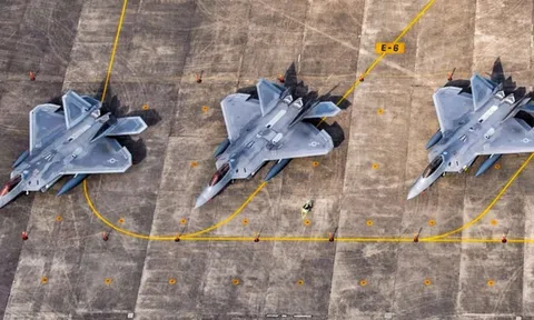 Sự thăng trầm của chiến đấu cơ tàng hình “Chim ăn thịt” F-22 Raptor