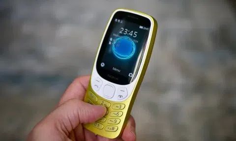 Nokia 3210 4G đúng là trò "hút máu": Trải nghiệm tệ hại, phí tiền - Thời nay ai cần điện thoại như này?