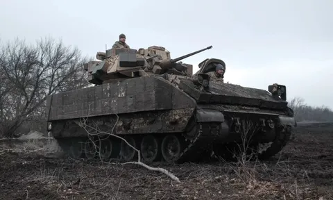 Cách Ukraine bảo vệ thiết giáp Bradley khỏi bầy drone phiền nhiễu