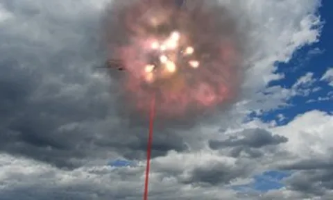 Phô diễn sức mạnh siêu vũ khí chuyên dùng để “nướng” UAV