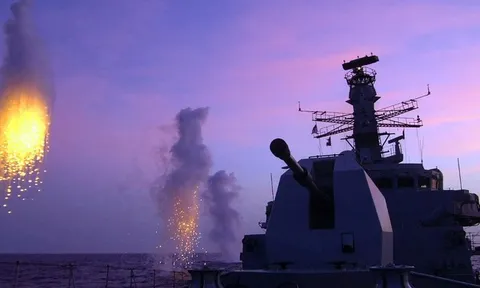 Mồi bẫy siêu hạng Ancilia bảo vệ chiến hạm khỏi tên lửa đang lao tới